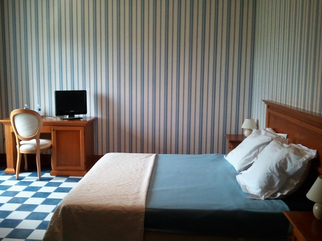 Chateau Sainte Marie Hotel Dompierre-sur-Charente Quarto foto